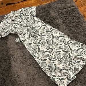 Boden. Green pattern safari dress with matching belt. Size 12R. Good condition.